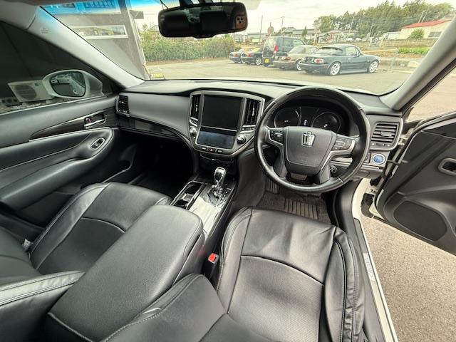 クラウンハイブリッド アスリートS ブラックスタイル ETC/バックカメラ/車高調/RAYS 20インチホイール(11枚目)