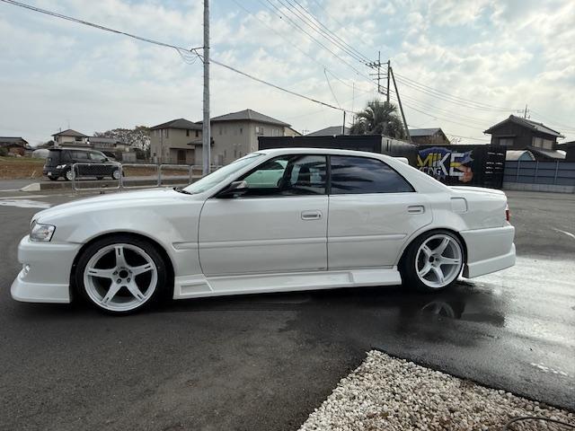 チェイサー ツアラーＶ　タワーバー／オリジンエアロ／ルーフスポイラー／トランクスポイラー／セミバケットシート／１８インチホイール（4枚目）