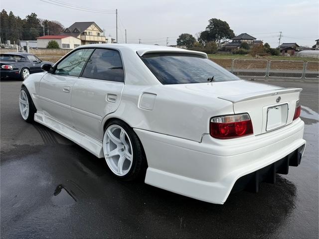 チェイサー ツアラーＶ　タワーバー／オリジンエアロ／ルーフスポイラー／トランクスポイラー／セミバケットシート／１８インチホイール（5枚目）