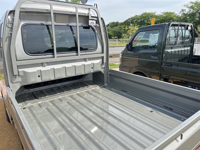 スーパーキャリイ Ｘリミテッド　４ＷＤ　届け出済み未使用車　軽トラック　ＡＴ　衝突被害軽減システム　クリアランスソナー　レーンアシスト　アイドリングストップ　電動格納ミラー　オートライト　ＥＳＣ　エアコン　パワーウィンドウ（12枚目）