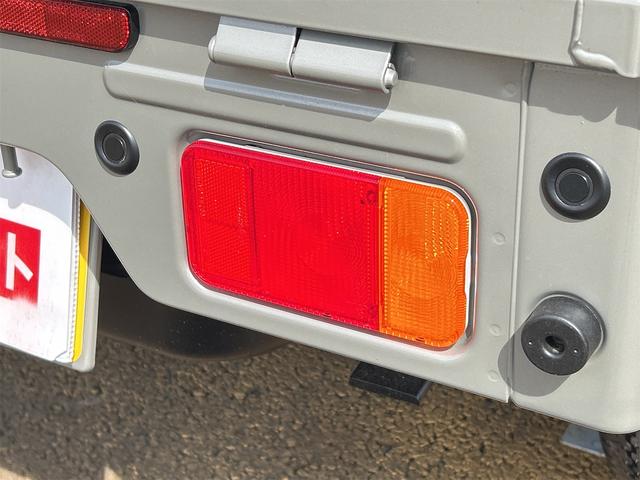 スーパーキャリイ Ｘリミテッド　４ＷＤ　届け出済み未使用車　軽トラック　ＡＴ　衝突被害軽減システム　クリアランスソナー　レーンアシスト　アイドリングストップ　電動格納ミラー　オートライト　ＥＳＣ　エアコン　パワーウィンドウ（15枚目）
