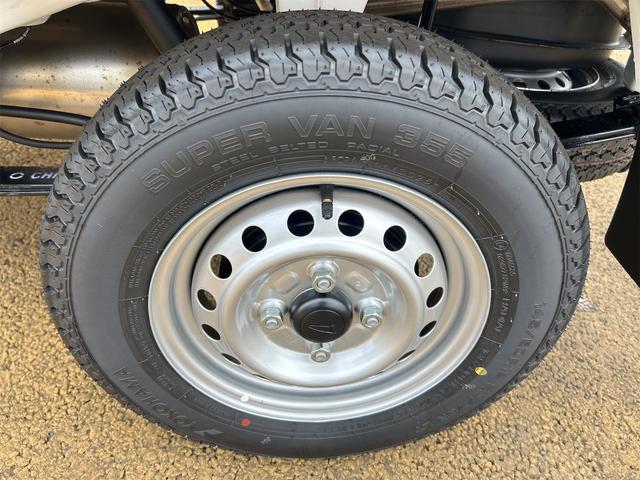 ハイゼットトラック スタンダード 4WD 3方開 AT 衝突被害軽減システム クリアランスソナー アイドリングストップ ESC エアコン パワーステアリング 運転席エアバッグ 助手席エアバッグ(19枚目)