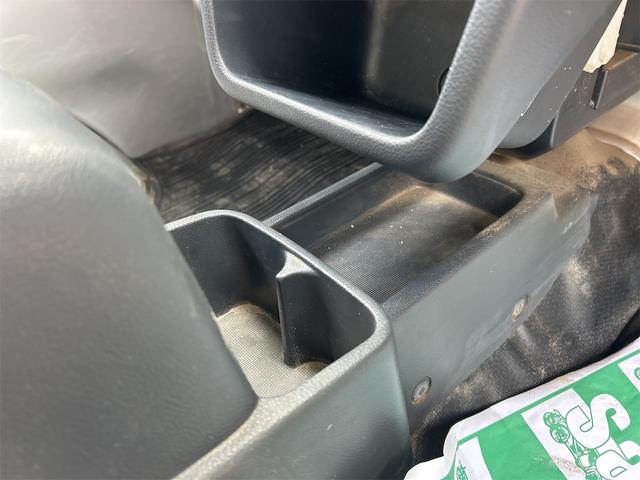 キャリイトラック KCエアコン・パワステ 4WD 3方開 幌付トラック MT エアコン パワーステアリング 運転席エアバッグ 助手席エアバッグ(29枚目)