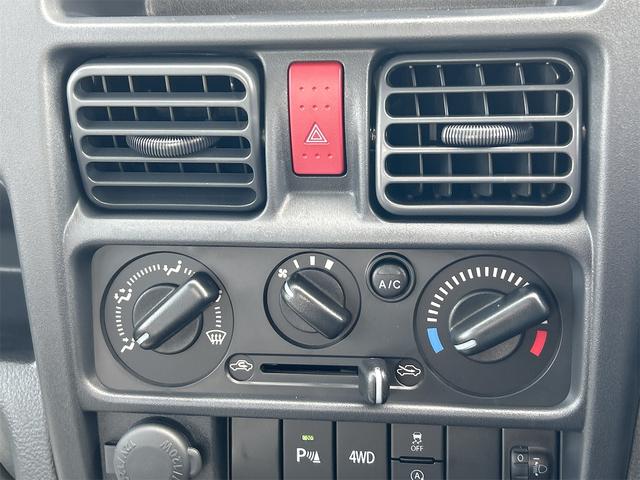 キャリイトラック ＫＣエアコン・パワステ　４ＷＤ　軽トラック　ＭＴ　クリアランスソナー　アイドリングストップ　オートライト　ＡＢＳ　ＥＳＣ　エアコン　パワーステアリング　パワーウィンドウ　運転席エアバッグ　助手席エアバッグ（3枚目）