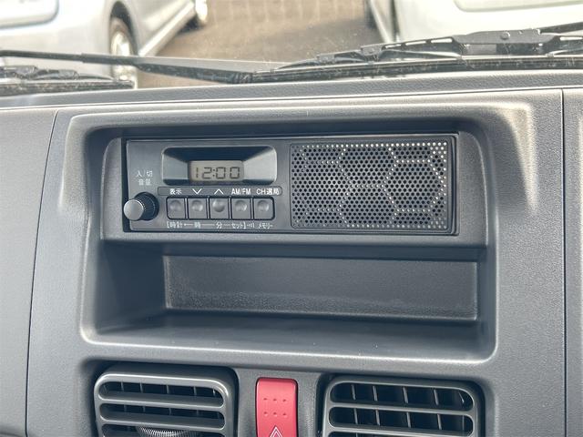 キャリイトラック ＫＣエアコン・パワステ　４ＷＤ　軽トラック　ＭＴ　クリアランスソナー　アイドリングストップ　オートライト　ＡＢＳ　ＥＳＣ　エアコン　パワーステアリング　パワーウィンドウ　運転席エアバッグ　助手席エアバッグ（5枚目）