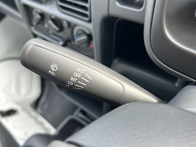 キャリイトラック ＫＣエアコン・パワステ　４ＷＤ　軽トラック　ＭＴ　クリアランスソナー　アイドリングストップ　オートライト　ＡＢＳ　ＥＳＣ　エアコン　パワーステアリング　パワーウィンドウ　運転席エアバッグ　助手席エアバッグ（7枚目）