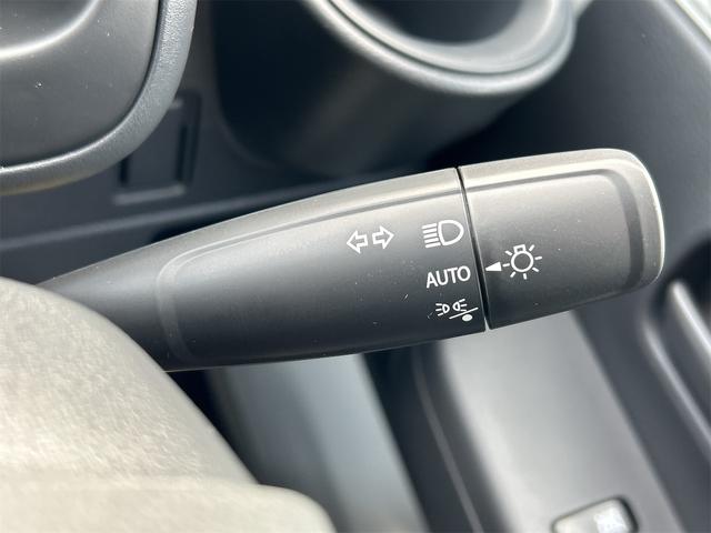 キャリイトラック ＫＣエアコン・パワステ　４ＷＤ　軽トラック　ＭＴ　クリアランスソナー　アイドリングストップ　オートライト　ＡＢＳ　ＥＳＣ　エアコン　パワーステアリング　パワーウィンドウ　運転席エアバッグ　助手席エアバッグ（8枚目）