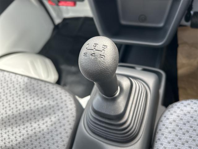 キャリイトラック ＫＣエアコン・パワステ　４ＷＤ　軽トラック　ＭＴ　クリアランスソナー　アイドリングストップ　オートライト　ＡＢＳ　ＥＳＣ　エアコン　パワーステアリング　パワーウィンドウ　運転席エアバッグ　助手席エアバッグ（9枚目）