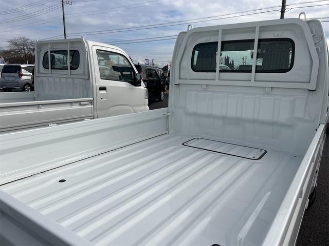 キャリイトラック ＫＣエアコン・パワステ　４ＷＤ　軽トラック　ＭＴ　クリアランスソナー　アイドリングストップ　オートライト　ＡＢＳ　ＥＳＣ　エアコン　パワーステアリング　パワーウィンドウ　運転席エアバッグ　助手席エアバッグ（16枚目）