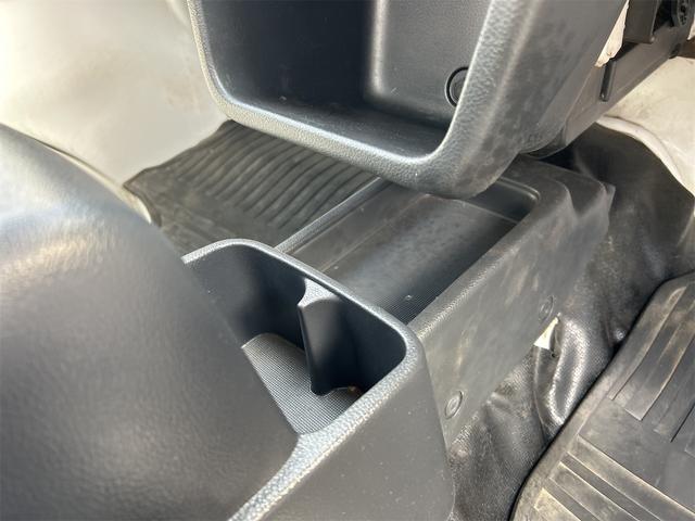 キャリイトラック ＫＣ　４ＷＤ　軽トラック　ＭＴ　エアコン　運転席エアバッグ（34枚目）
