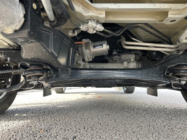 キャリイトラック ＫＣ　４ＷＤ　軽トラック　ＭＴ　ナビ　ＴＶ　オートライト　アルミホイール　ＥＳＣ　エアコン　運転席エアバッグ　助手席エアバッグ　ＣＤ　ＵＳＢ　Ｂｌｕｅｔｏｏｔｈ（6枚目）