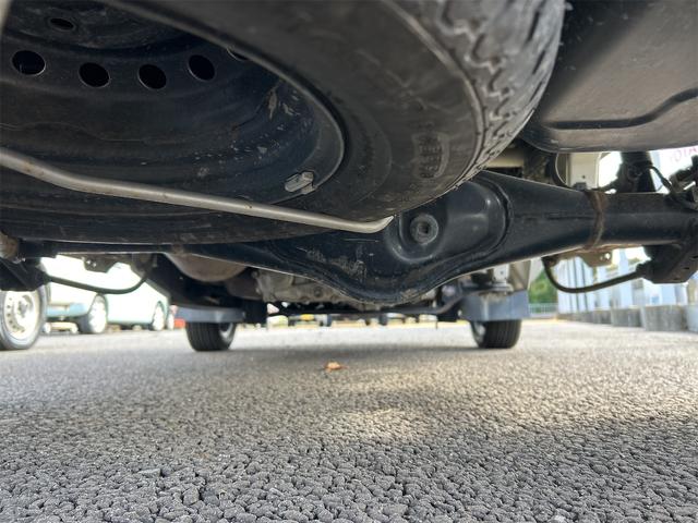 キャリイトラック ＫＣ　４ＷＤ　軽トラック　ＭＴ　ナビ　ＴＶ　オートライト　アルミホイール　ＥＳＣ　エアコン　運転席エアバッグ　助手席エアバッグ　ＣＤ　ＵＳＢ　Ｂｌｕｅｔｏｏｔｈ（8枚目）