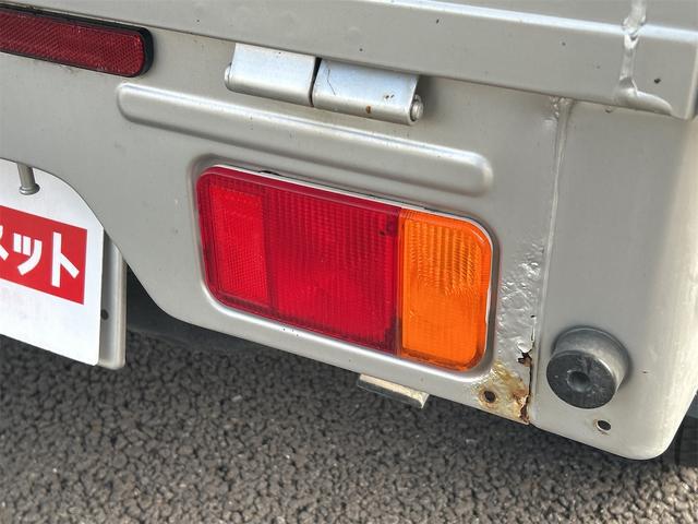 キャリイトラック ＫＣ　４ＷＤ　軽トラック　ＭＴ　ナビ　ＴＶ　オートライト　アルミホイール　ＥＳＣ　エアコン　運転席エアバッグ　助手席エアバッグ　ＣＤ　ＵＳＢ　Ｂｌｕｅｔｏｏｔｈ（10枚目）