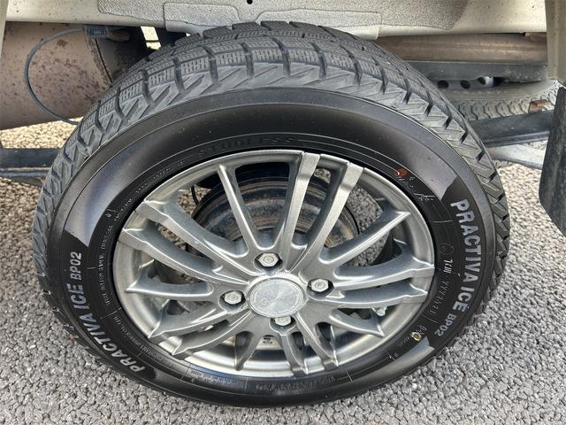 キャリイトラック ＫＣ　４ＷＤ　軽トラック　ＭＴ　ナビ　ＴＶ　オートライト　アルミホイール　ＥＳＣ　エアコン　運転席エアバッグ　助手席エアバッグ　ＣＤ　ＵＳＢ　Ｂｌｕｅｔｏｏｔｈ（14枚目）