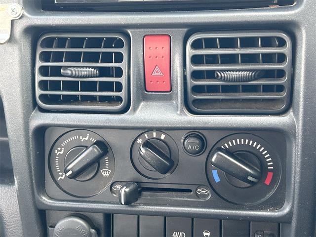 キャリイトラック ＫＣ　４ＷＤ　軽トラック　ＭＴ　ナビ　ＴＶ　オートライト　アルミホイール　ＥＳＣ　エアコン　運転席エアバッグ　助手席エアバッグ　ＣＤ　ＵＳＢ　Ｂｌｕｅｔｏｏｔｈ（35枚目）