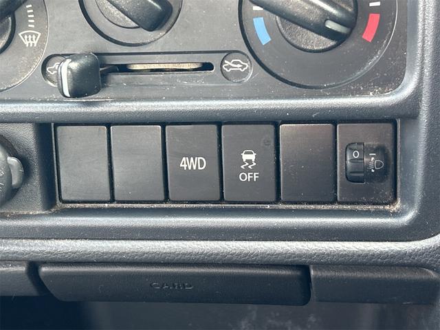 キャリイトラック ＫＣ　４ＷＤ　軽トラック　ＭＴ　ナビ　ＴＶ　オートライト　アルミホイール　ＥＳＣ　エアコン　運転席エアバッグ　助手席エアバッグ　ＣＤ　ＵＳＢ　Ｂｌｕｅｔｏｏｔｈ（36枚目）