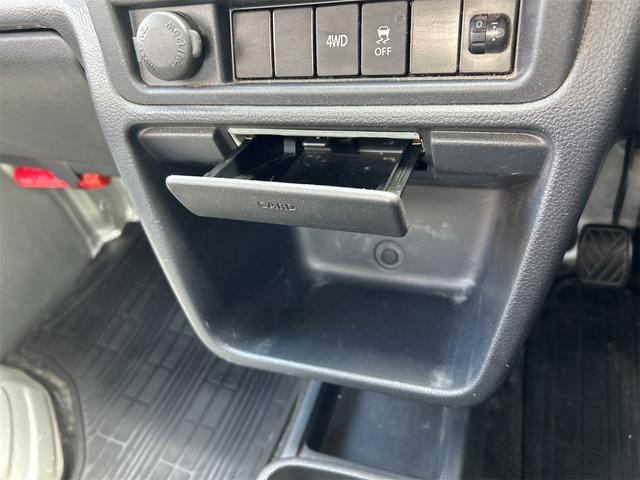 キャリイトラック ＫＣ　４ＷＤ　軽トラック　ＭＴ　ナビ　ＴＶ　オートライト　アルミホイール　ＥＳＣ　エアコン　運転席エアバッグ　助手席エアバッグ　ＣＤ　ＵＳＢ　Ｂｌｕｅｔｏｏｔｈ（38枚目）
