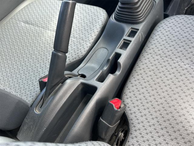 キャリイトラック ＫＣ　４ＷＤ　軽トラック　ＭＴ　ナビ　ＴＶ　オートライト　アルミホイール　ＥＳＣ　エアコン　運転席エアバッグ　助手席エアバッグ　ＣＤ　ＵＳＢ　Ｂｌｕｅｔｏｏｔｈ（45枚目）