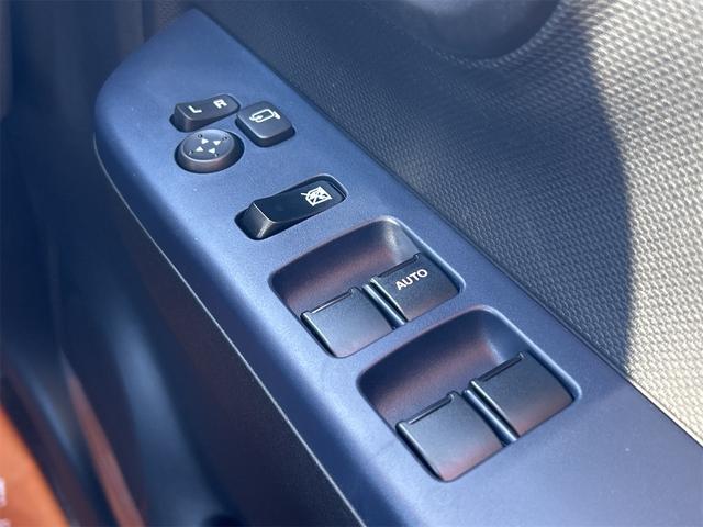 アルト Ｌ　クリアランスソナー　レーンアシスト　衝突被害軽減システム　オートライト　キーレスエントリー　アイドリングストップ　電動格納ミラー　シートヒーター　ＣＶＴ　盗難防止システム　ＡＢＳ　ＥＳＣ（8枚目）