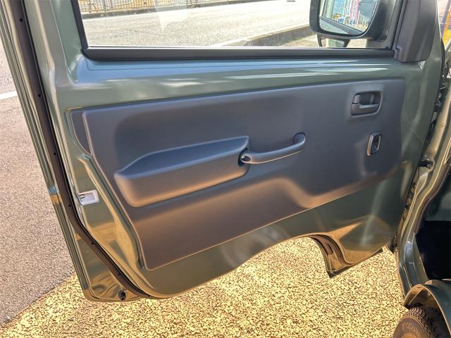 キャリイトラック ＫＣエアコン・パワステ　４ＷＤ　３方開　ＡＴ　クリアランスソナー　アイドリングストップ　オートライト　ＥＳＣ　エアコン　パワーウィンドウ　運転席エアバッグ　助手席エアバッグ（18枚目）