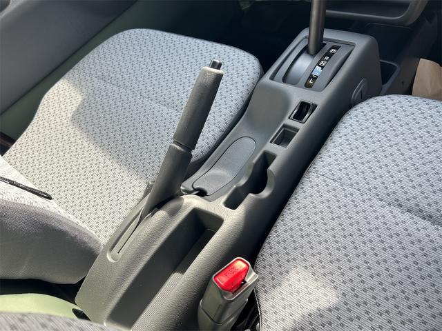 キャリイトラック ＫＣエアコン・パワステ　４ＷＤ　３方開　ＡＴ　クリアランスソナー　アイドリングストップ　オートライト　ＥＳＣ　エアコン　パワーウィンドウ　運転席エアバッグ　助手席エアバッグ（42枚目）