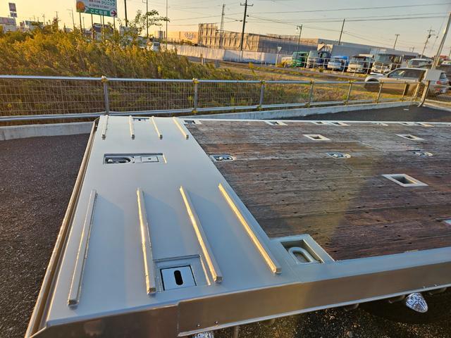 プロフィア ベースグレード 平成20年9月モデル 積載12300kg 荷台寸法890x240 車検令和8年11月まで タダノZF503SL 3段クレーン付 ラジコン・フックイン ベッド付き(11枚目)