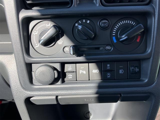 スーパーキャリイ 4WD 軽トラック AT 衝突被害軽減システム クリアランスソナー レーンアシスト アイドリングストップ 電動格納ミラー オートライト ESC エアコン パワーウィンドウ 運転席エアバッグ(4枚目)