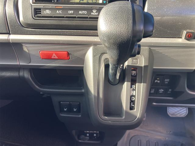 スペーシアギア 　ＥＴＣ　両側電動スライドドア　クリアランスソナー　レーンアシスト　衝突被害軽減システム　オートライト　スマートキー　アイドリングストップ　ベンチシート　ＣＶＴ　ＥＳＣ　ルーフレール（5枚目）