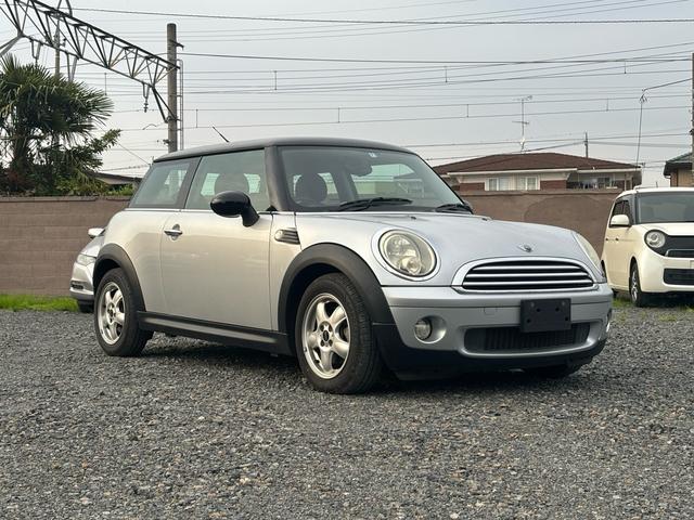 ＭＩＮＩ クーパー　フルオートエアコン　助手席エアバッグ　運転席エアバッグ　盗難防止システム　サイドエアバッグ　ＡＢＳ　ＰＷ　パワステ（7枚目）