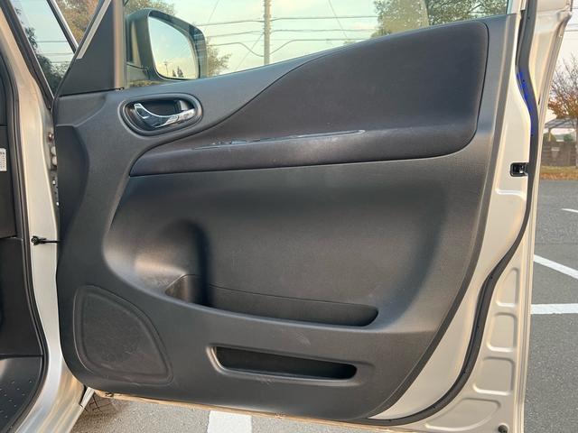 セレナ ２０Ｘ　Ｓ－ハイブリッド　車検２年付　ナビ（12枚目）