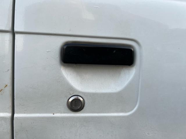 サンバートラック ＴＣ　車検２年付　エアコン　ＭＴ５速　４ＷＤ（11枚目）