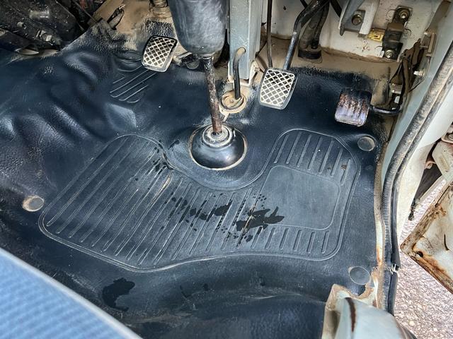 サンバートラック ＴＣ　車検２年付　エアコン　ＭＴ５速　４ＷＤ（14枚目）