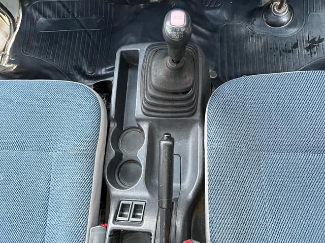 サンバートラック ＴＣ　車検２年付　エアコン　ＭＴ５速　４ＷＤ（21枚目）