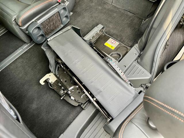 エルグランド 350ハイウェイスタープレミアム サイドリフトアップシート車 福祉車両 レザーシート シートヒーター アラウンドビューモニター 両側電動スライドドア パワーバックドア インテリジェントクルーズコントロール ナビ TV ETC ドラレコ(30枚目)