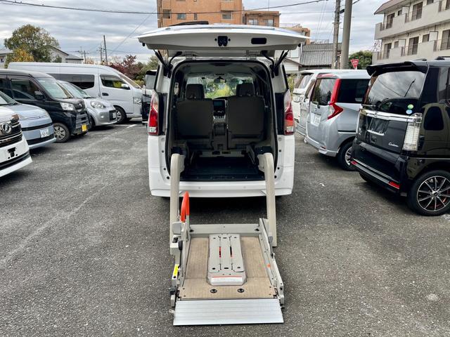 セレナ Ｘ　チェアキャブ　リフタータイプ　８ナンバー福祉車両（2枚目）