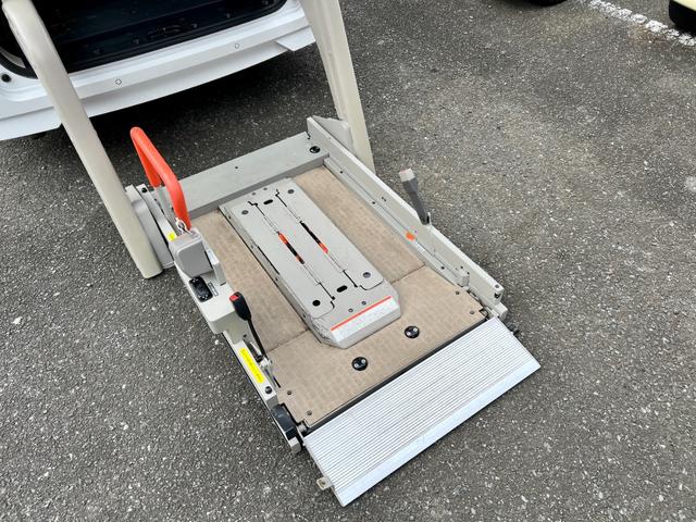 セレナ Ｘ　チェアキャブ　リフタータイプ　８ナンバー福祉車両（3枚目）