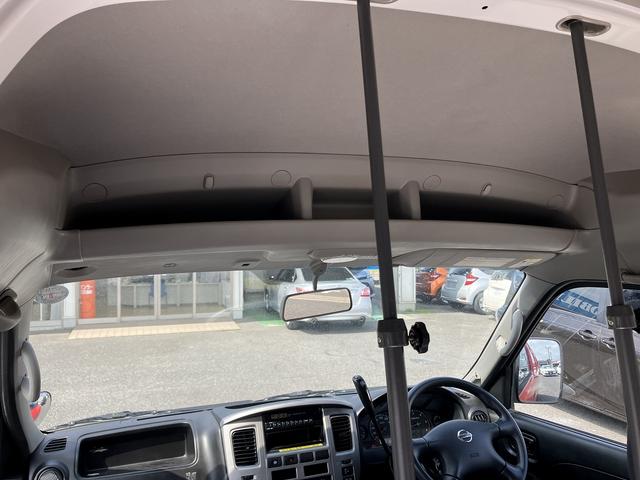 キャラバン SロングDX ハイルーフ低床3人乗り1t積ディーゼルターボ 4WD 4ドアルートバン仕様.NoXPM適合.車両総重量3335Kg普通免許(18枚目)