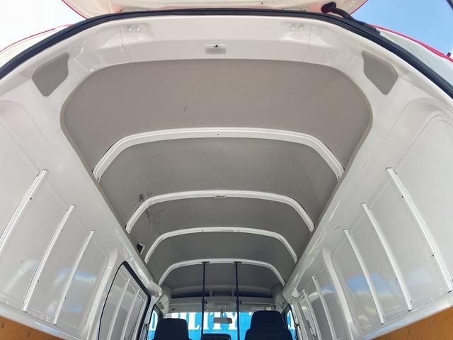 キャラバン SロングDX ハイルーフ低床3人乗り1t積ディーゼルターボ 4WD 4ドアルートバン仕様.NoXPM適合.車両総重量3335Kg普通免許(25枚目)