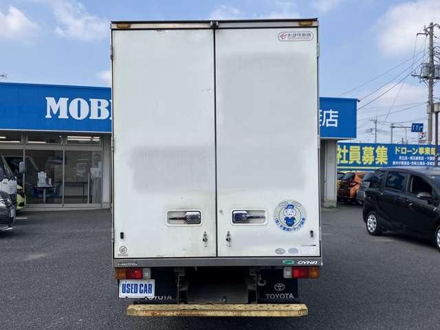 ダイナトラック 　２ｔ低床アルミパネルバン．車両総重量４８６５Ｋｇ準中型免許５ｔ未満限定免許．ＮｏＸＰＭ適合（7枚目）