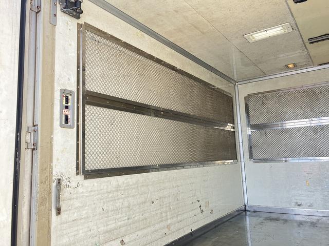 ダイナトラック 　２ｔ低床アルミパネルバン．車両総重量４８６５Ｋｇ準中型免許５ｔ未満限定免許．ＮｏＸＰＭ適合（26枚目）