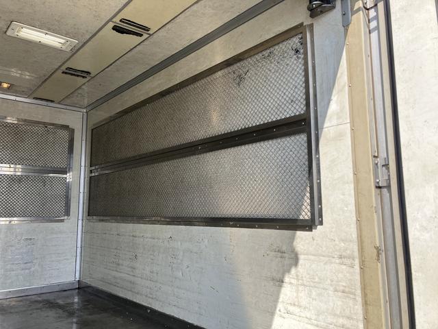 ダイナトラック 　２ｔ低床アルミパネルバン．車両総重量４８６５Ｋｇ準中型免許５ｔ未満限定免許．ＮｏＸＰＭ適合（27枚目）