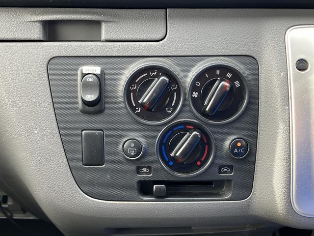 ＮＶ３５０キャラバンバン ロングＤＸ　ナビ．バックカメラ．ＥＴＣ．キーレス．エマージェンシーブレーキ．キノセンヘッドライト．プライバシーガラス．寒冷地仕様．スタンダードルーフ５ドア３人乗りロング．最大積載量７５０Ｋｇ．元公共応急車（18枚目）