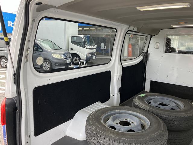 ＮＶ３５０キャラバンバン ロングＤＸ　ナビ．バックカメラ．ＥＴＣ．キーレス．エマージェンシーブレーキ．キノセンヘッドライト．プライバシーガラス．寒冷地仕様．スタンダードルーフ５ドア３人乗りロング．最大積載量７５０Ｋｇ．元公共応急車（28枚目）