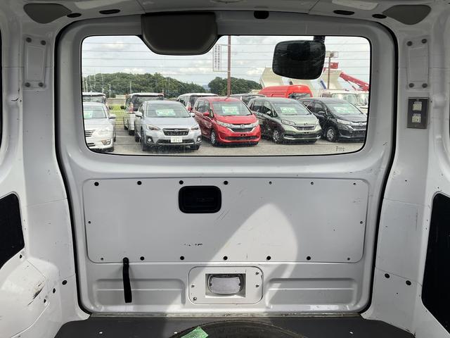 ＮＶ３５０キャラバンバン ロングＤＸ　ナビ．バックカメラ．ＥＴＣ．キーレス．エマージェンシーブレーキ．キノセンヘッドライト．プライバシーガラス．寒冷地仕様．スタンダードルーフ５ドア３人乗りロング．最大積載量７５０Ｋｇ．元公共応急車（30枚目）