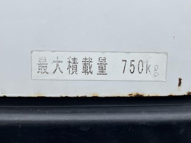 ＮＶ３５０キャラバンバン ロングＤＸ　ナビ．バックカメラ．ＥＴＣ．キーレス．エマージェンシーブレーキ．キノセンヘッドライト．プライバシーガラス．寒冷地仕様．スタンダードルーフ５ドア３人乗りロング．最大積載量７５０Ｋｇ．元公共応急車（32枚目）