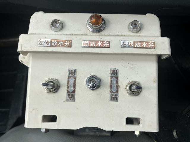 デュトロ 散水車 2000L.前サブエンジン圧力後重力散水車.(21枚目)