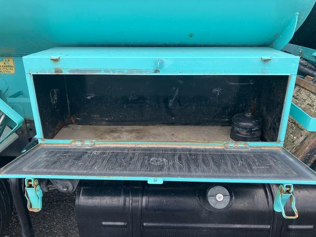 デュトロ 散水車 2000L.前サブエンジン圧力後重力散水車.(33枚目)