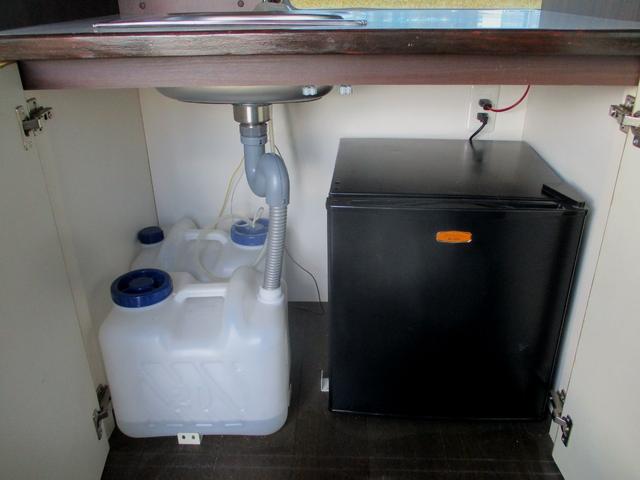 シビリアンバス キャンピング キャンピング10人就寝5人.カセットトイレ.給排水タンク20Lシンク.49L冷蔵庫.走行充電DCコンバター入力電圧2/1出力.AC100V外部電源.ナビTV.リヤモニター.20Lタンク簡易シャワー.(15枚目)