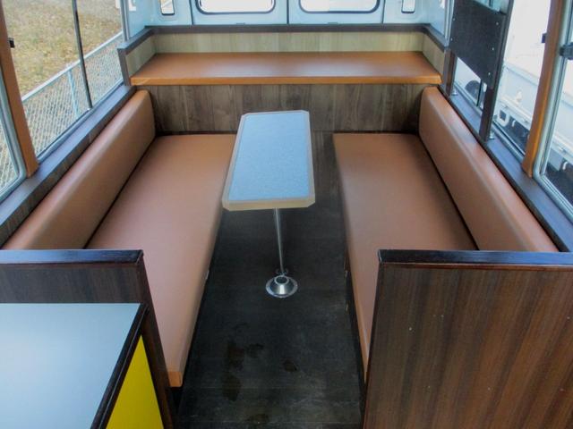 シビリアンバス キャンピング キャンピング10人就寝5人.カセットトイレ.給排水タンク20Lシンク.49L冷蔵庫.走行充電DCコンバター入力電圧2/1出力.AC100V外部電源.ナビTV.リヤモニター.20Lタンク簡易シャワー.(18枚目)