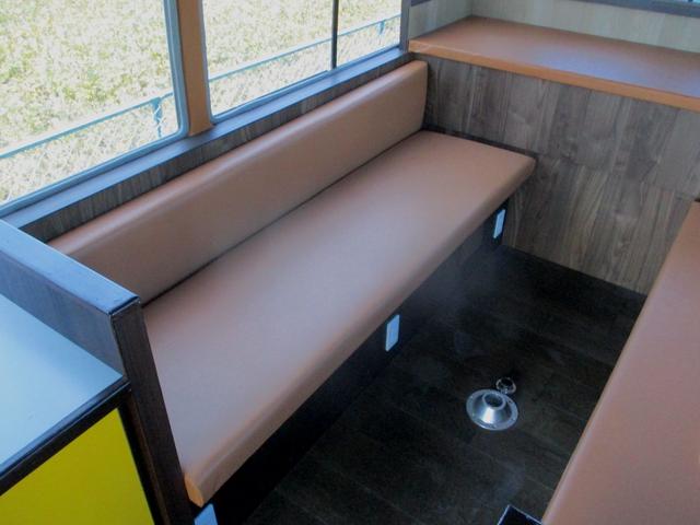 シビリアンバス キャンピング キャンピング10人就寝5人.カセットトイレ.給排水タンク20Lシンク.49L冷蔵庫.走行充電DCコンバター入力電圧2/1出力.AC100V外部電源.ナビTV.リヤモニター.20Lタンク簡易シャワー.(19枚目)